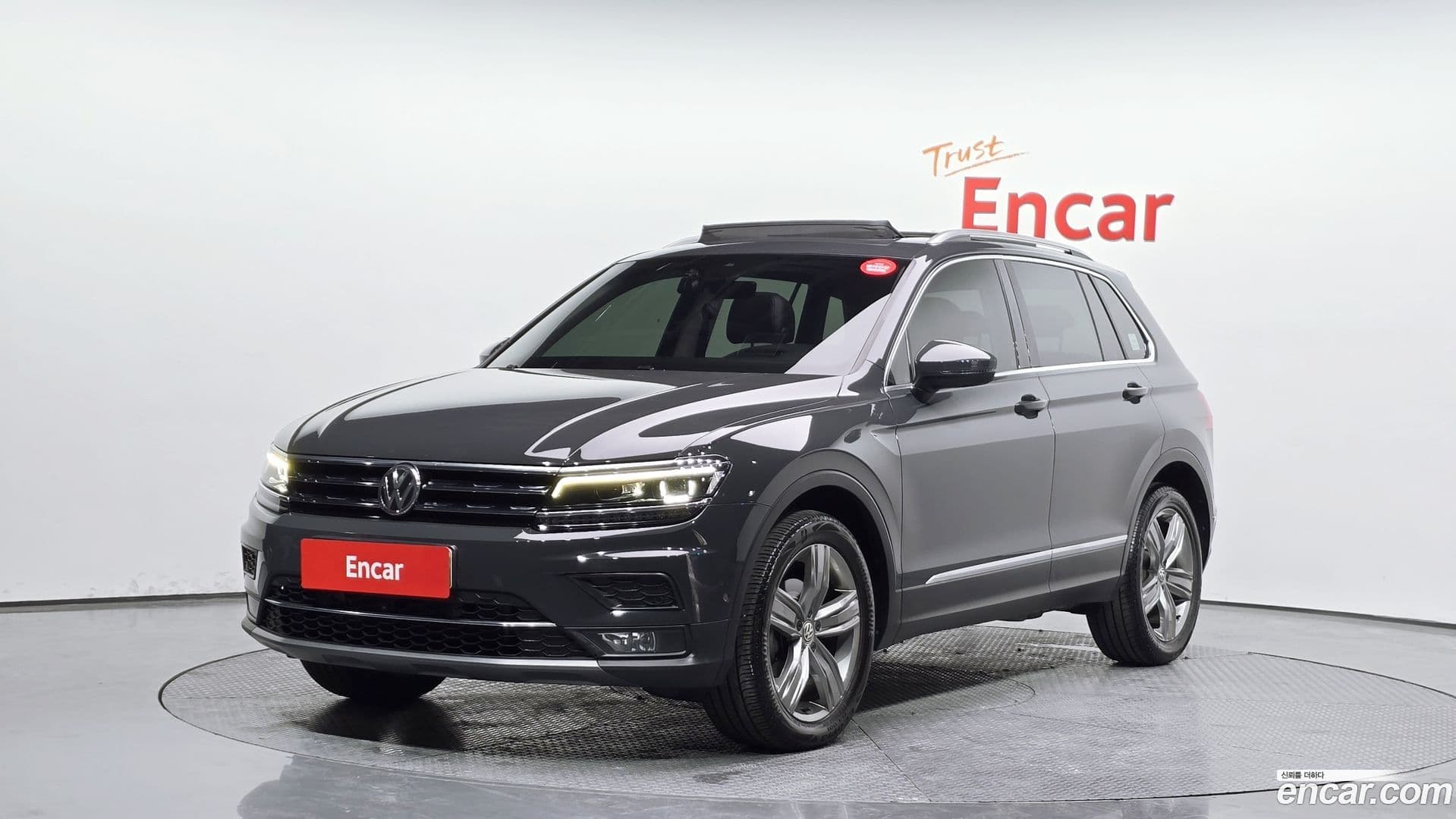 Main__Slider__Photo:Tiguan Volkswagen 2018.11-0