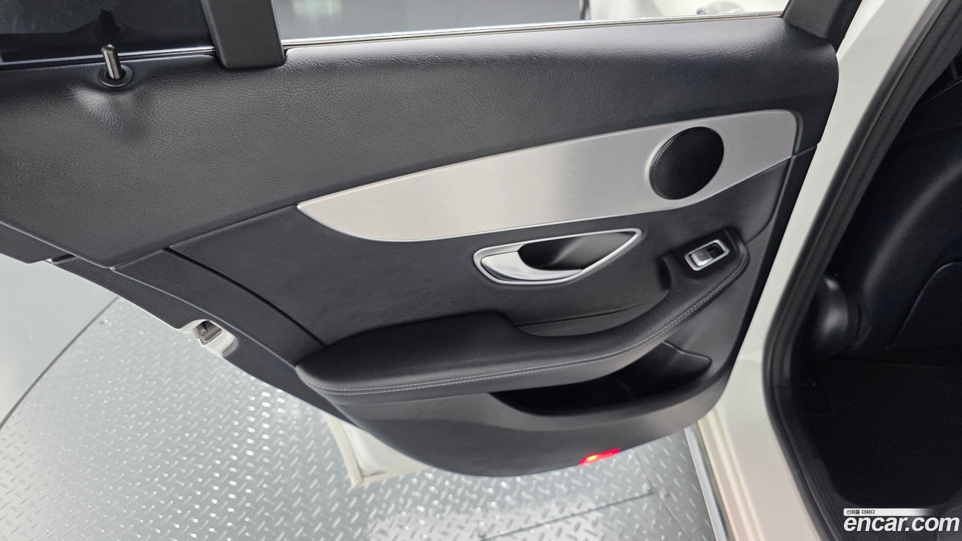 Main__Slider__Photo:C-Class Mercedes-Benz 2017.7-24