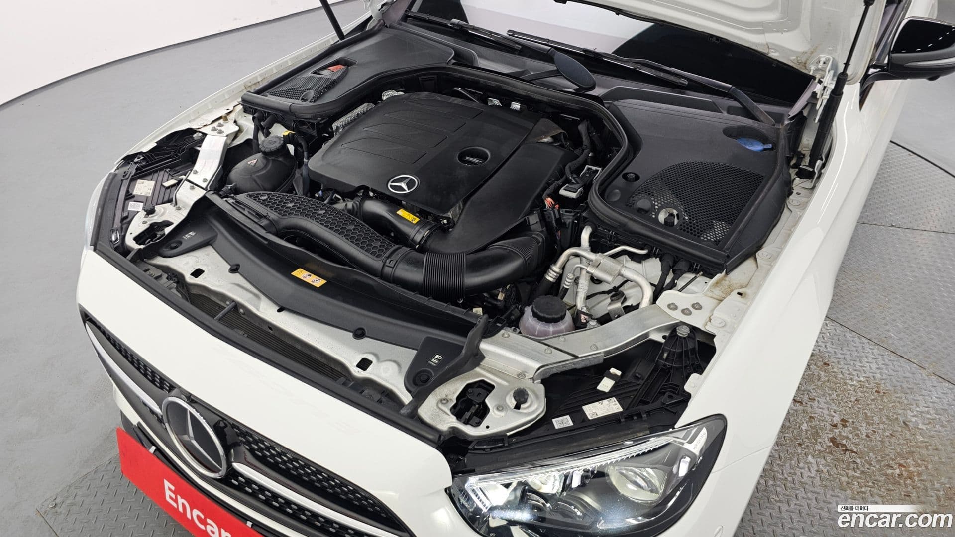 Main__Slider__Photo:E-Class Mercedes-Benz 2023.2-5