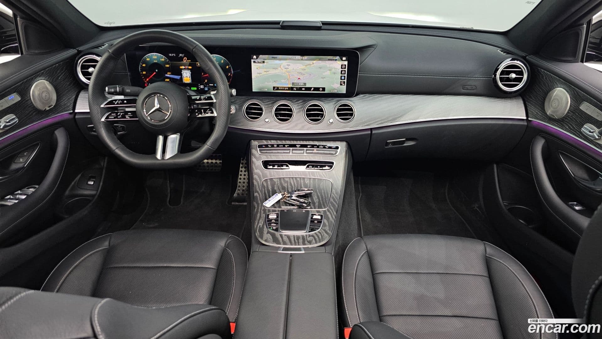 Main__Slider__Photo:E-Class Mercedes-Benz 2023.2-6