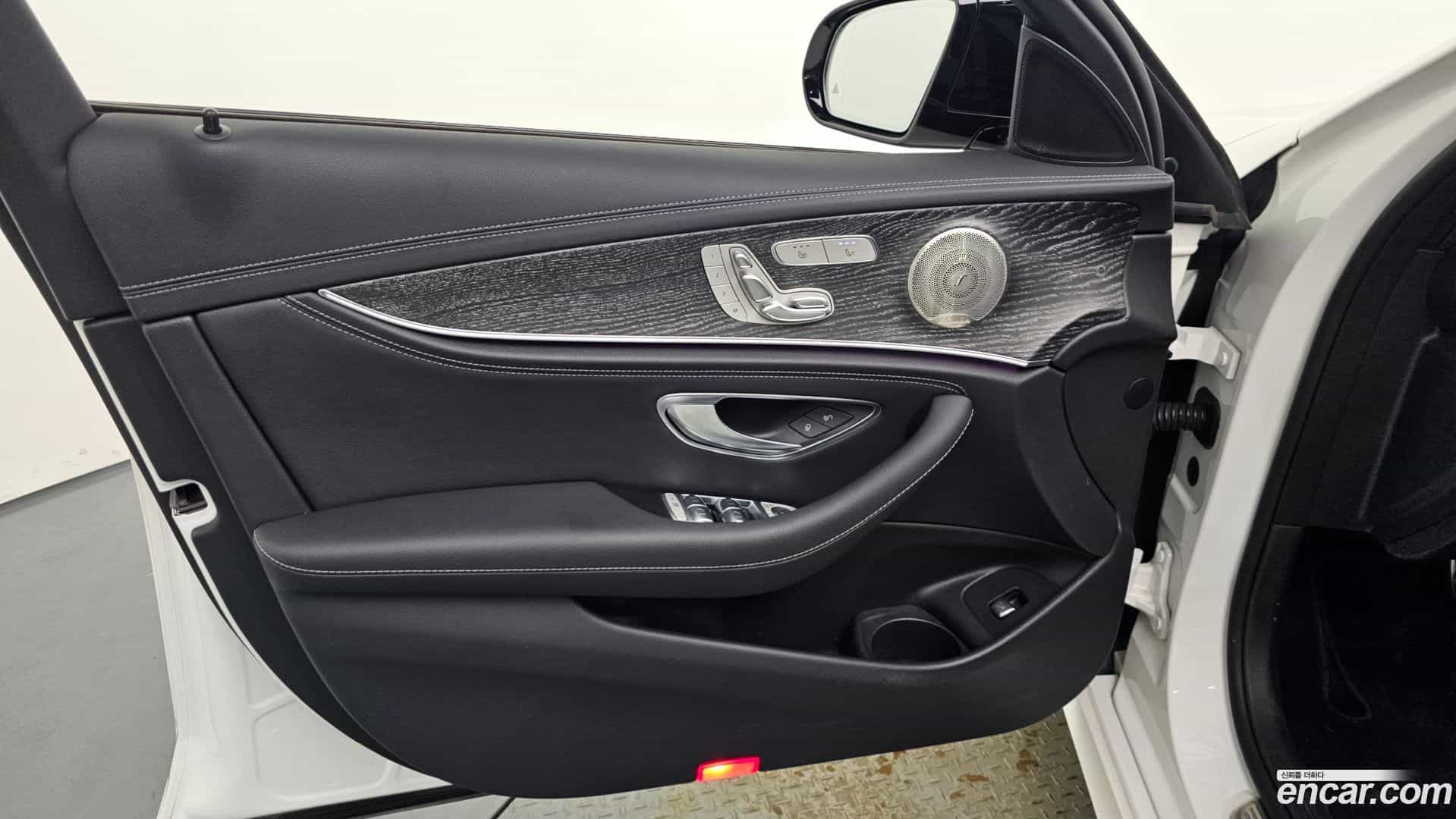 E-Class Mercedes-Benz 2023.2-INNER-034