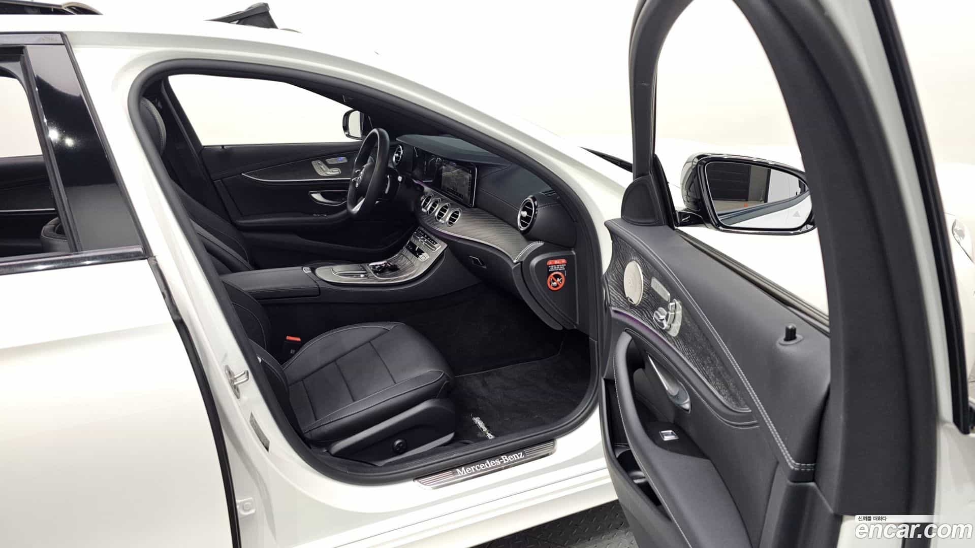 E-Class Mercedes-Benz 2023.2-INNER-036