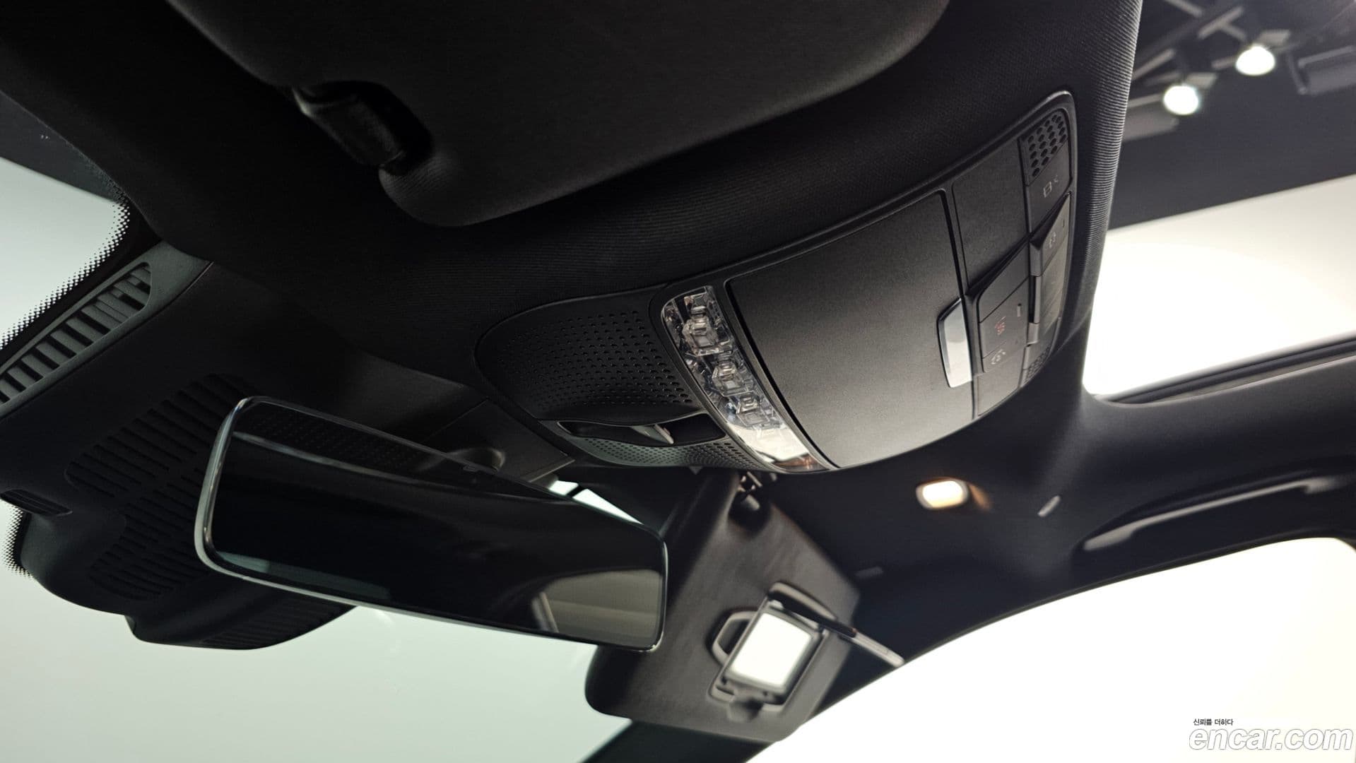 Main__Slider__Photo:E-Class Mercedes-Benz 2023.2-26