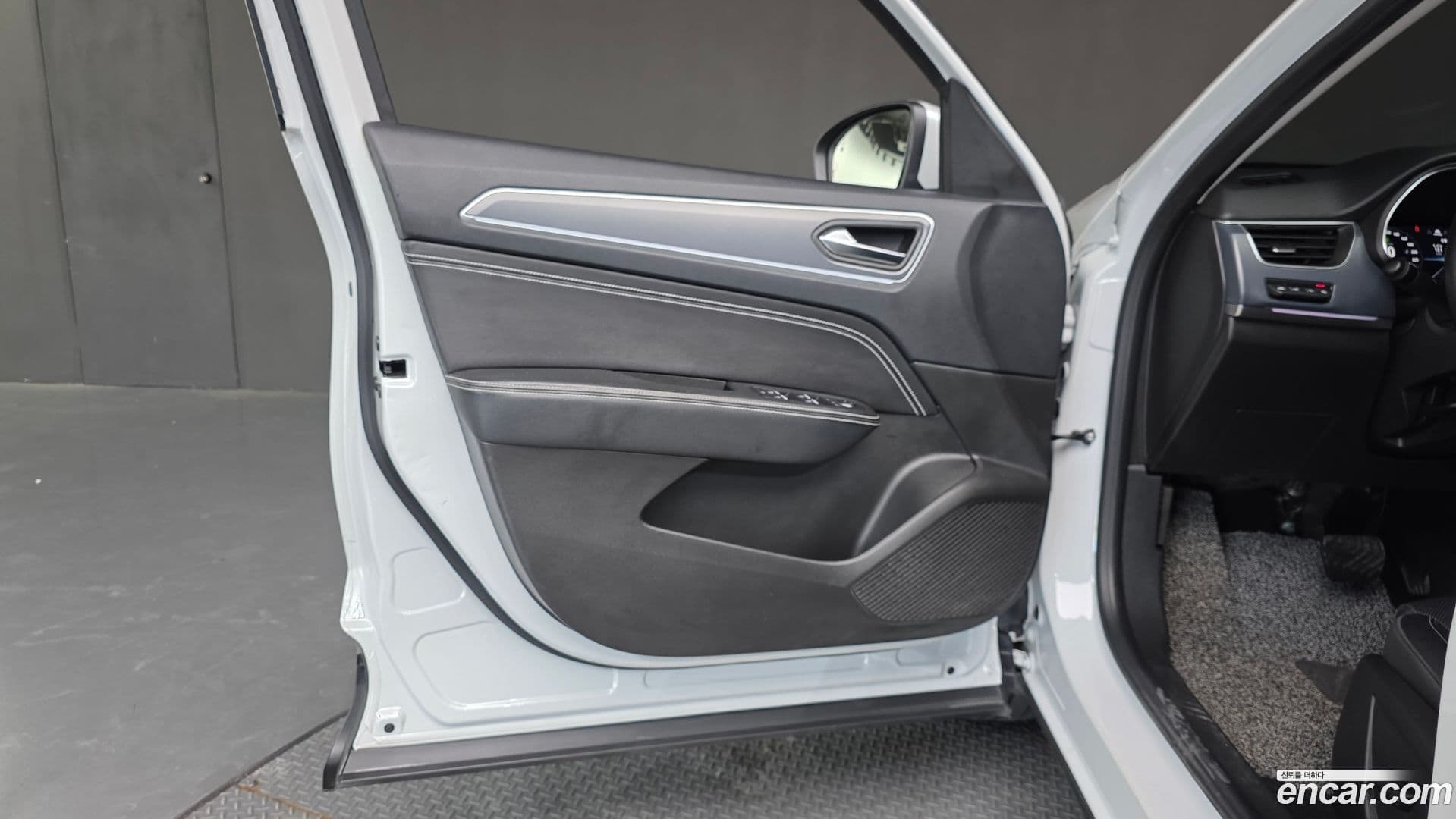 Main__Slider__Photo:XM3 Renault Korea 2022.7-23