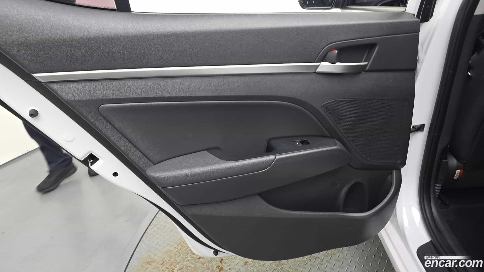 AVANTE Hyundai 2019.2-INNER-035