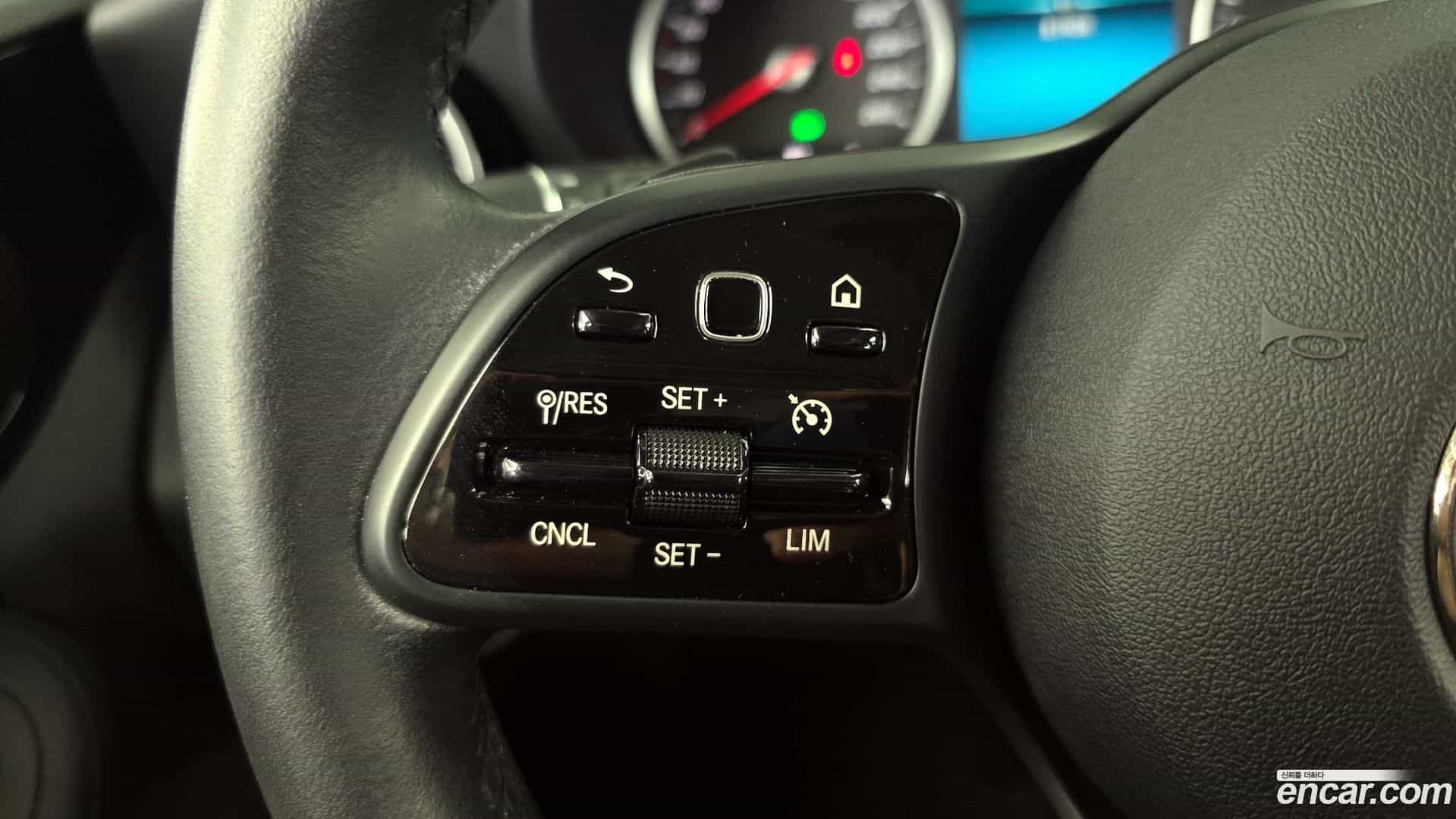 C-Class Mercedes-Benz 2020.4-OPTION-021