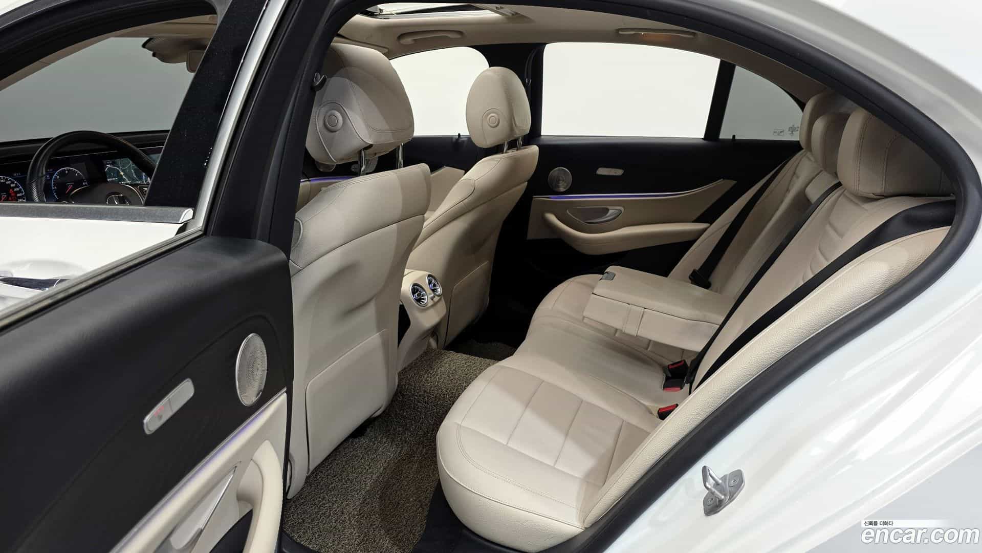 E-Class Mercedes-Benz 2018.5-OPTION-016