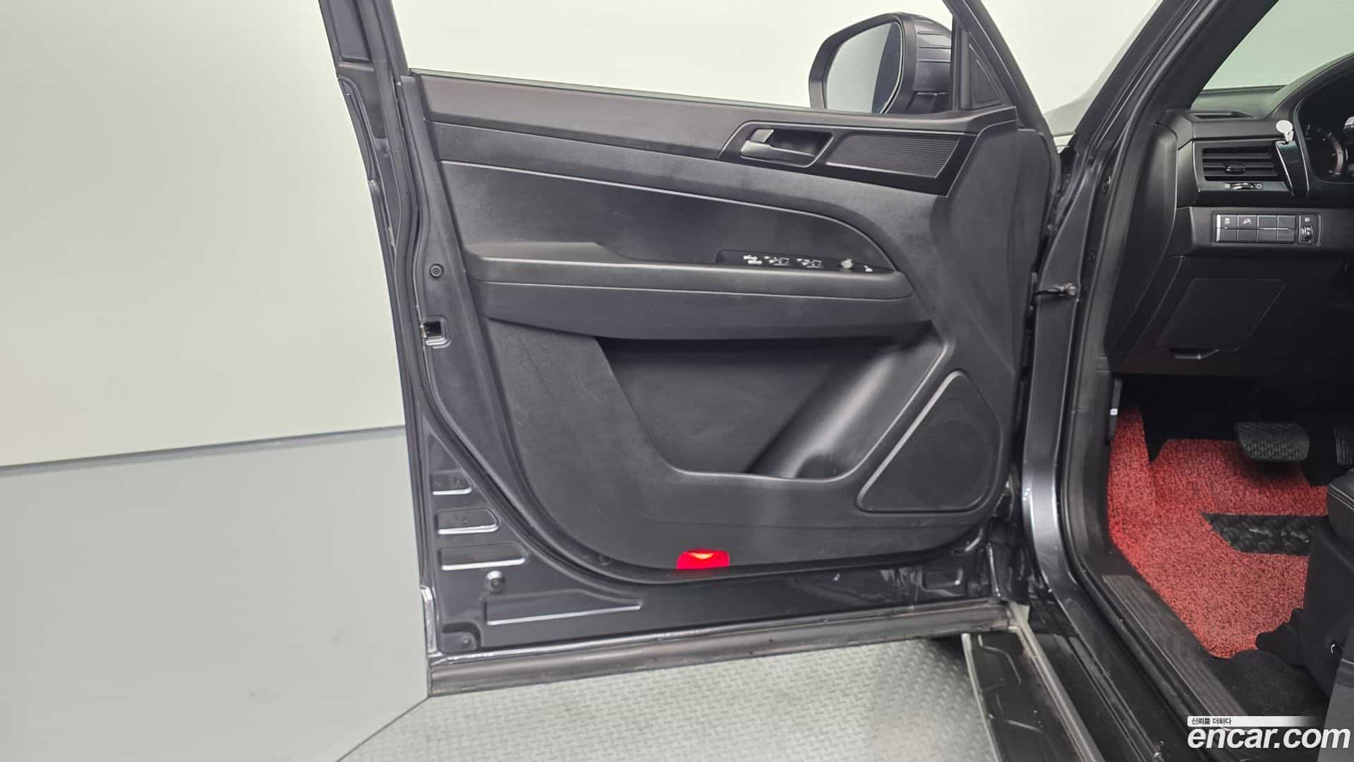 Rexton KG Mobility 2020.6-INNER-034