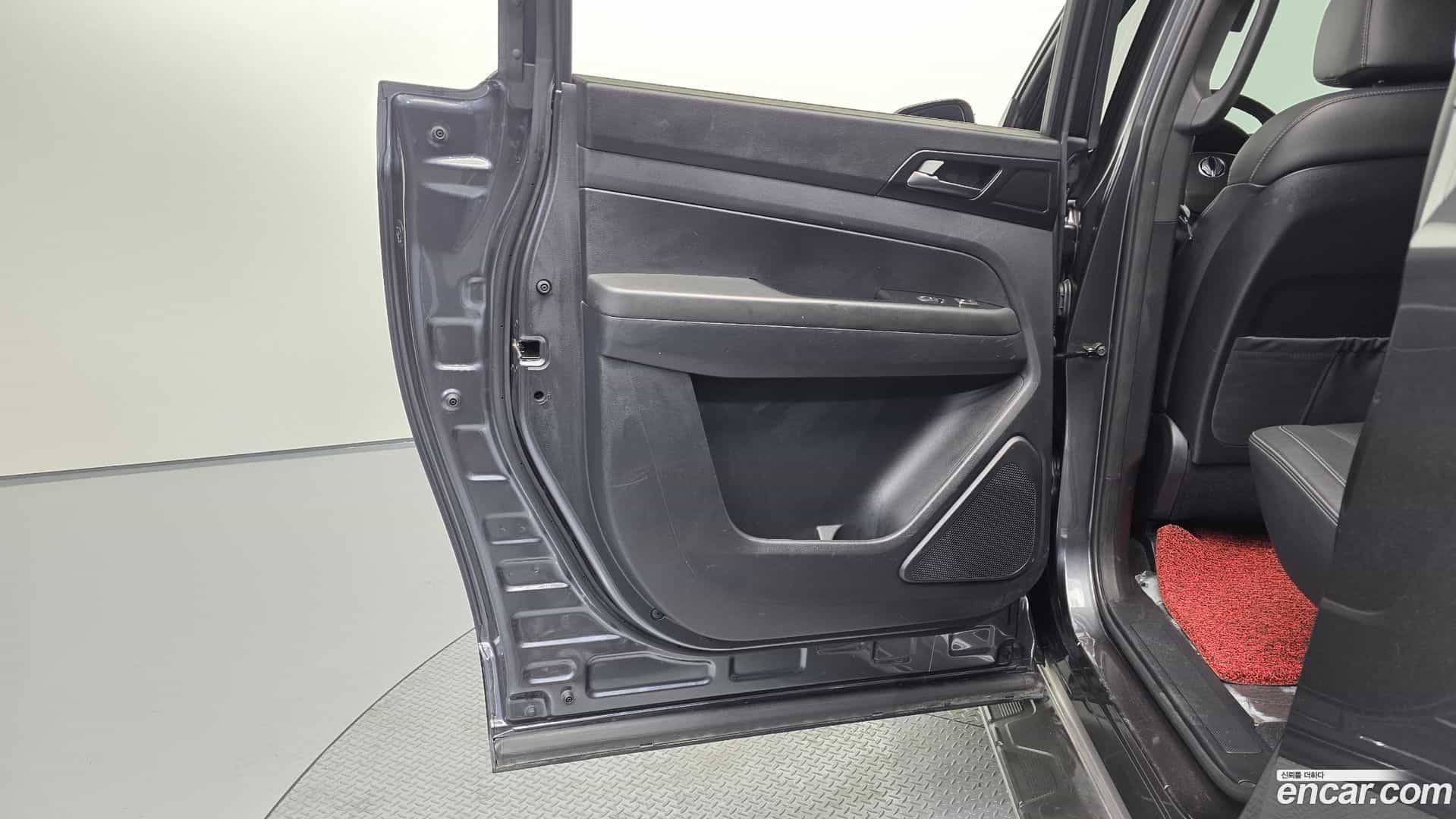 Rexton KG Mobility 2020.6-INNER-035