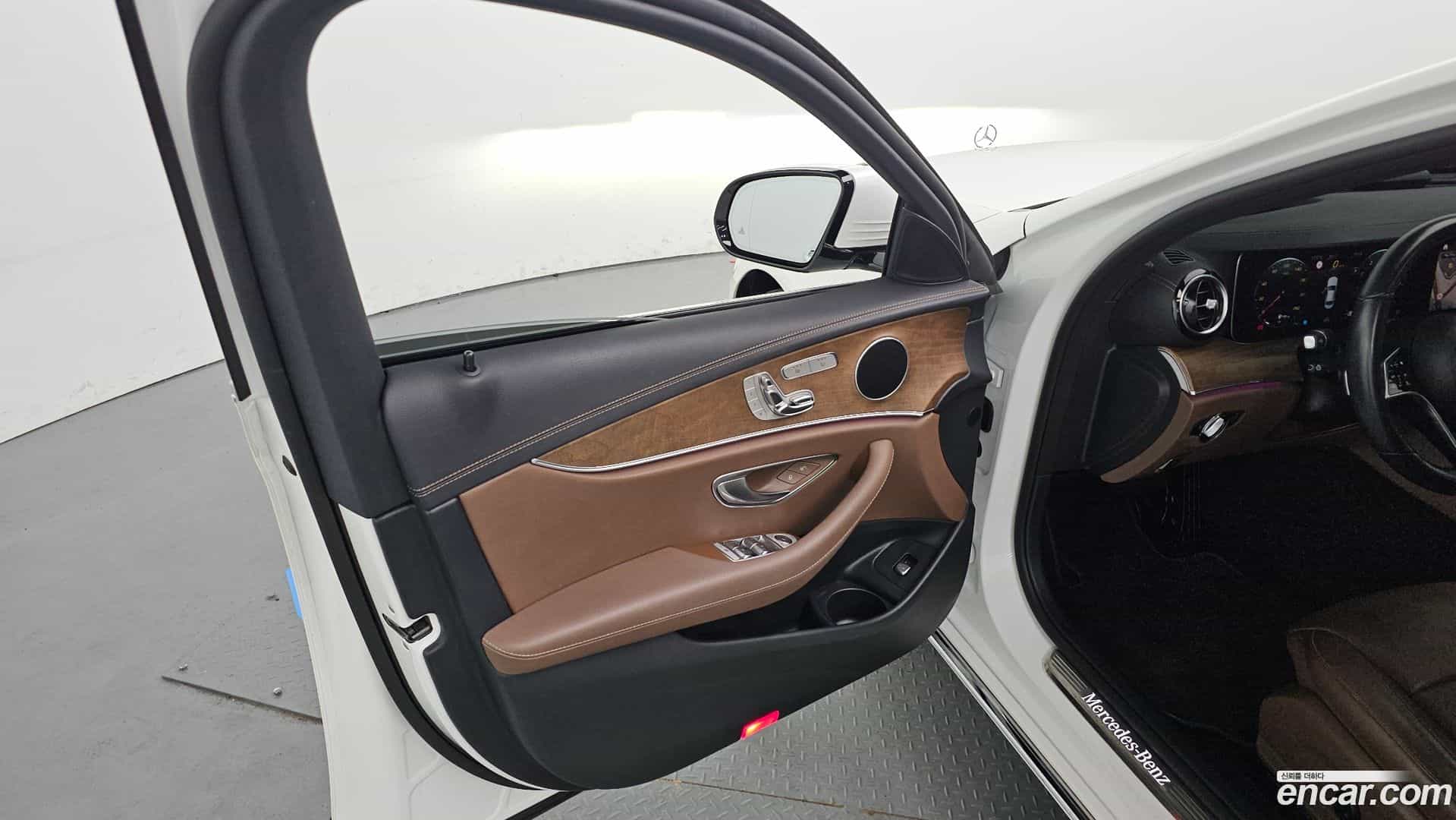 E-Class Mercedes-Benz 2021.2-INNER-034