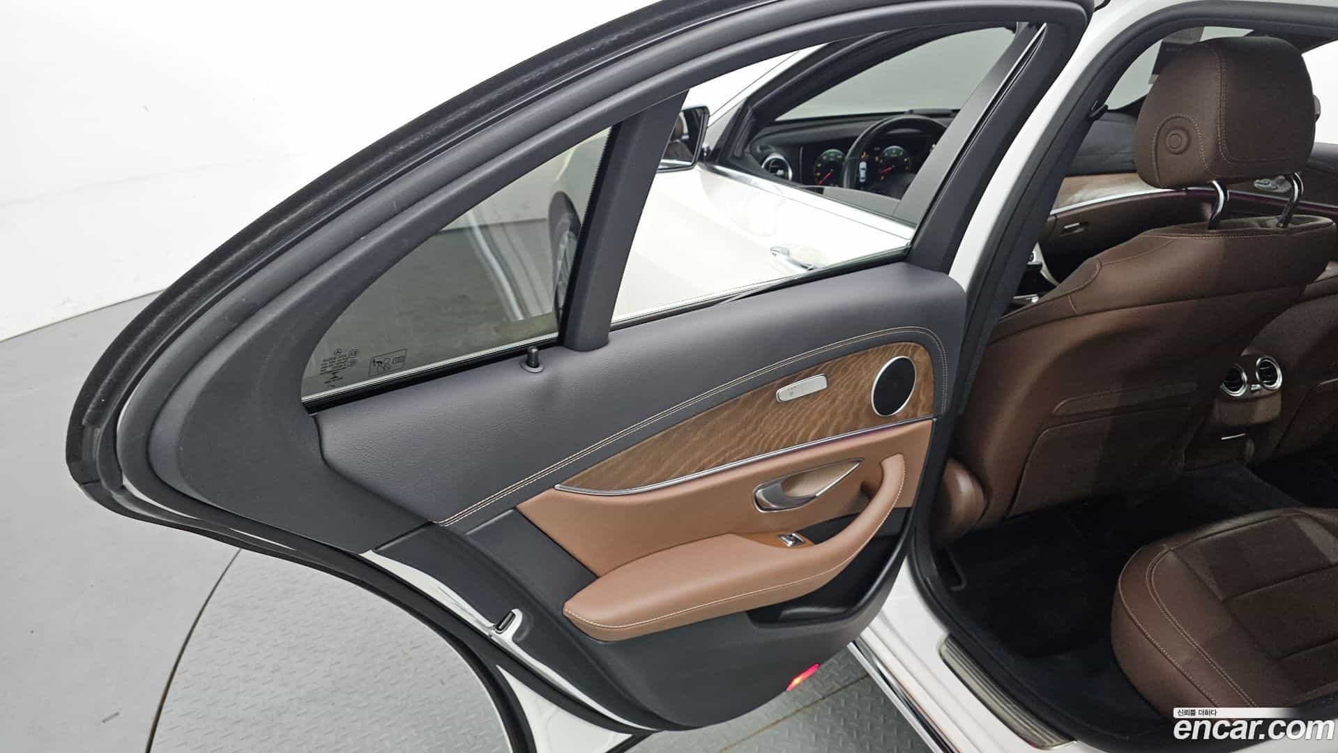 E-Class Mercedes-Benz 2021.2-INNER-035