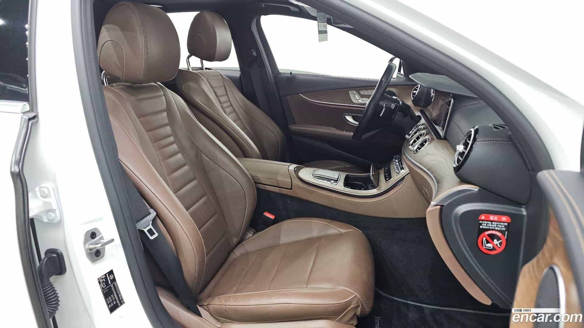 E-Class Mercedes-Benz 2021.2-INNER-036