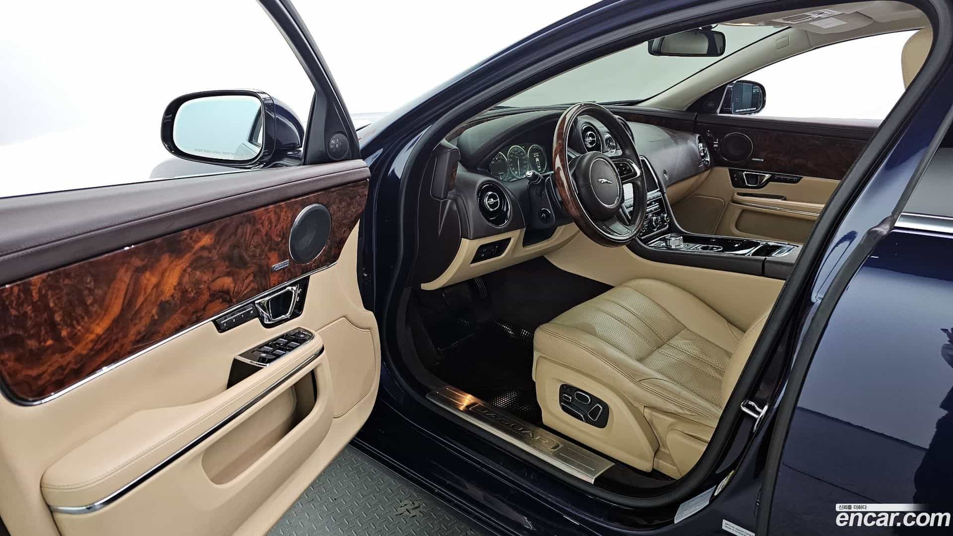 XJ Jaguar 2015.0-INNER-010
