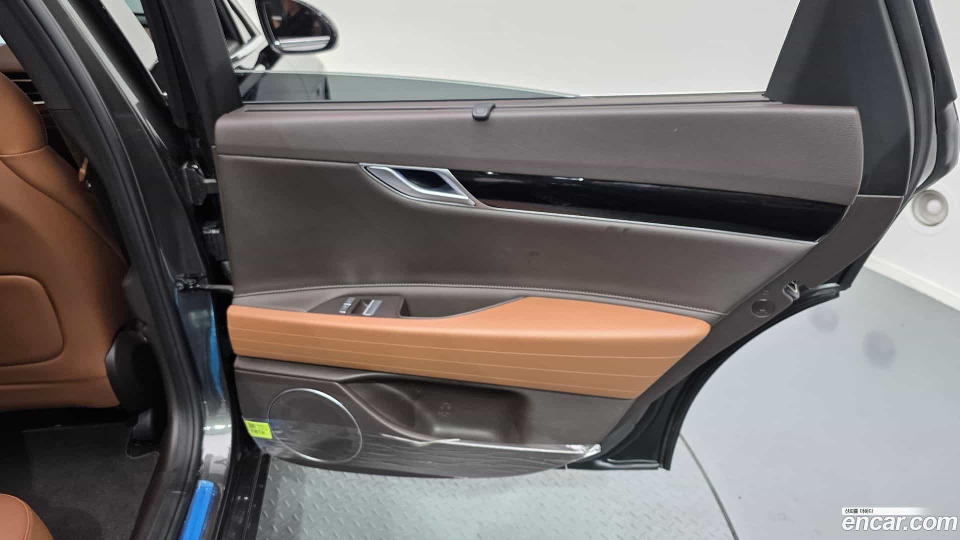 G80 Genesis 2022.2-INNER-035