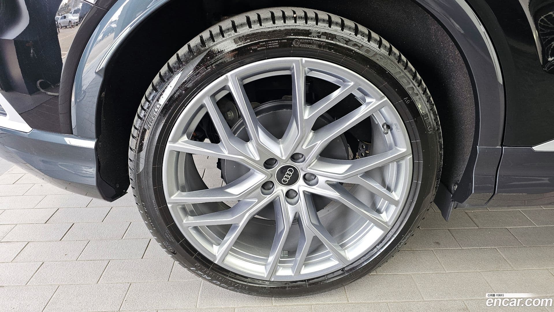 Main__Slider__Photo:Q4 e-tron Audi 2025.7-4