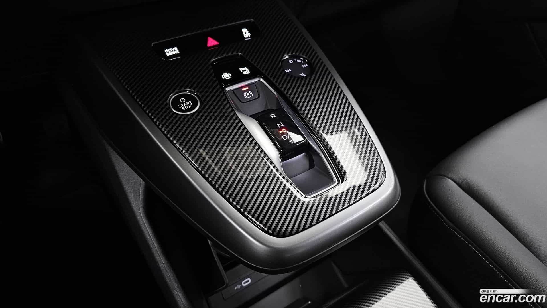 Q4 e-tron Audi 2025.7-INNER-009