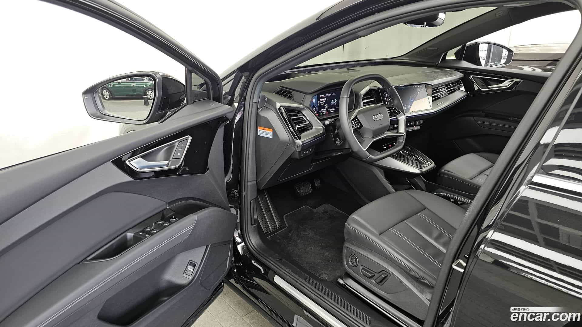 Q4 e-tron Audi 2025.7-INNER-010