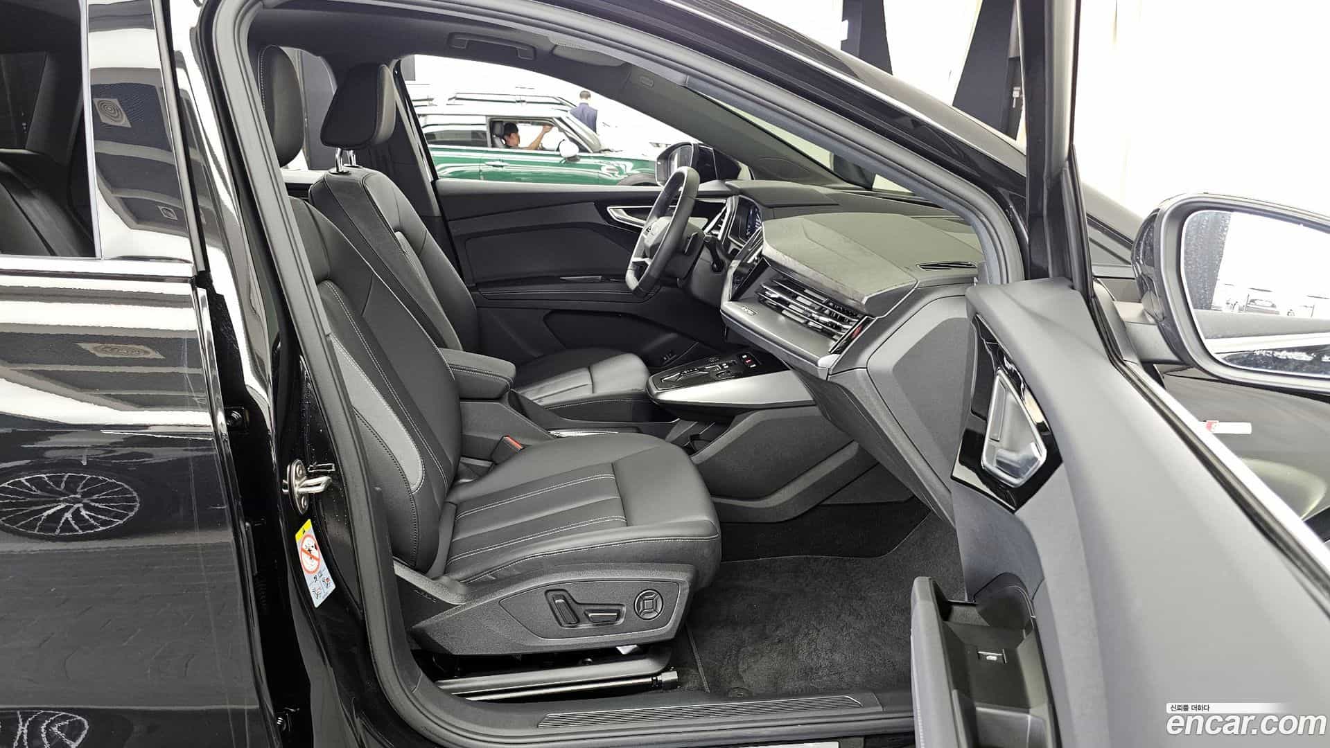 Q4 e-tron Audi 2025.7-OPTION-015