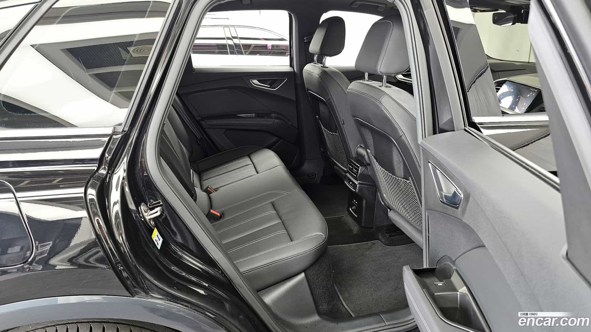 Q4 e-tron Audi 2025.7-OPTION-016