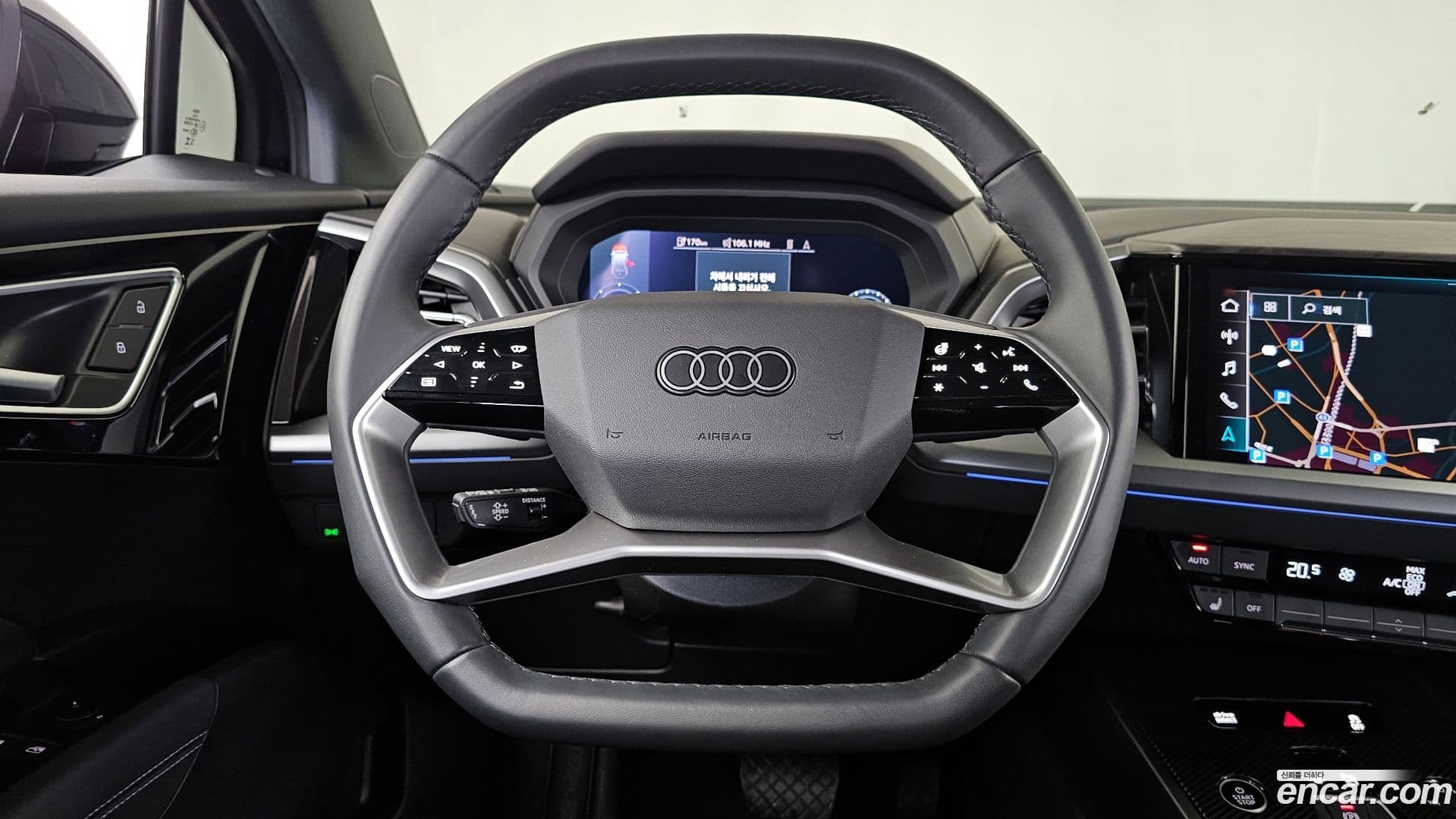 Main__Slider__Photo:Q4 e-tron Audi 2025.7-12