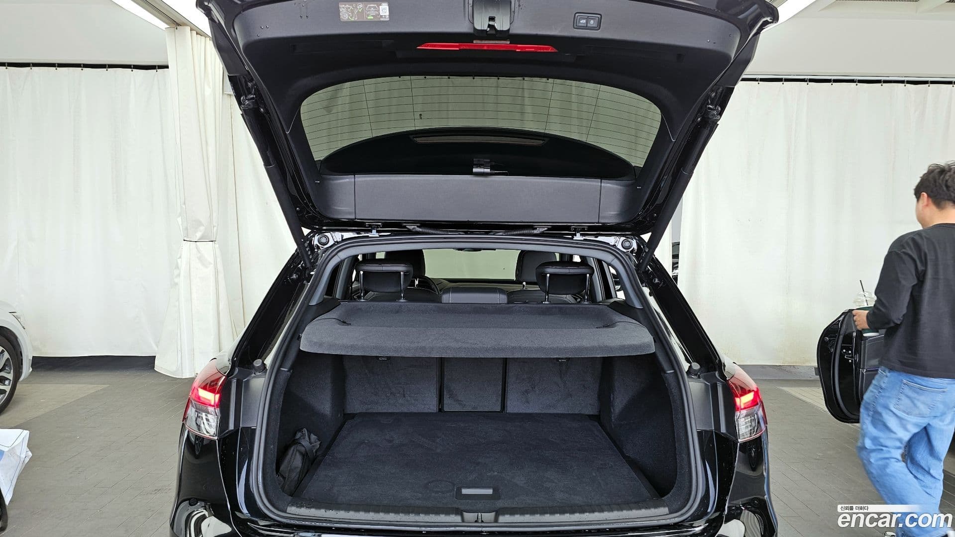 Main__Slider__Photo:Q4 e-tron Audi 2025.7-19