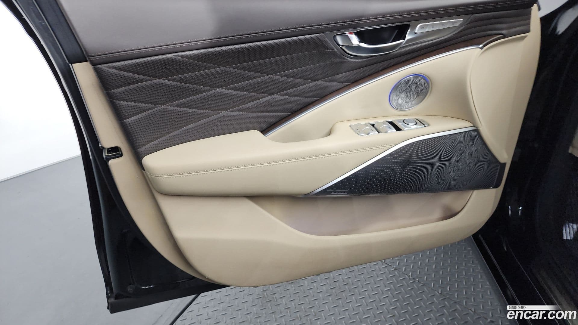 Main__Slider__Photo:K9 Kia 2019.5-23