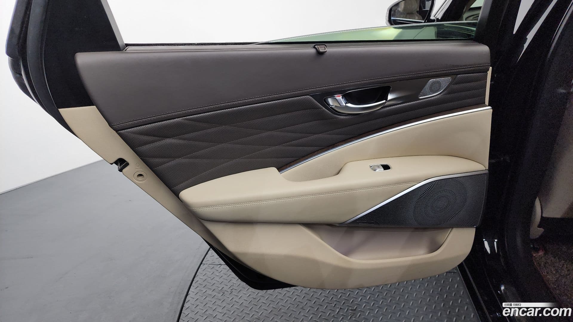 Main__Slider__Photo:K9 Kia 2019.5-24