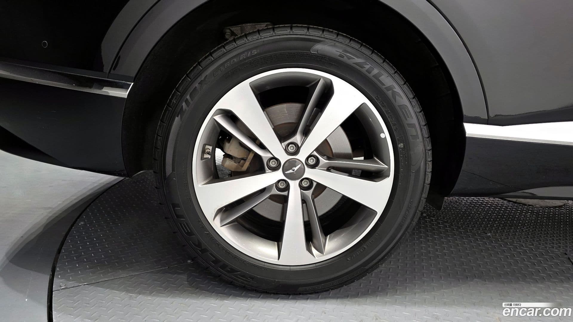 Main__Slider__Photo:GV80 Genesis 2022.4-4