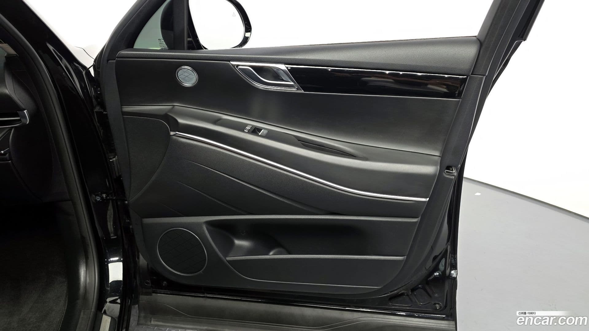 Main__Slider__Photo:GV80 Genesis 2022.4-24
