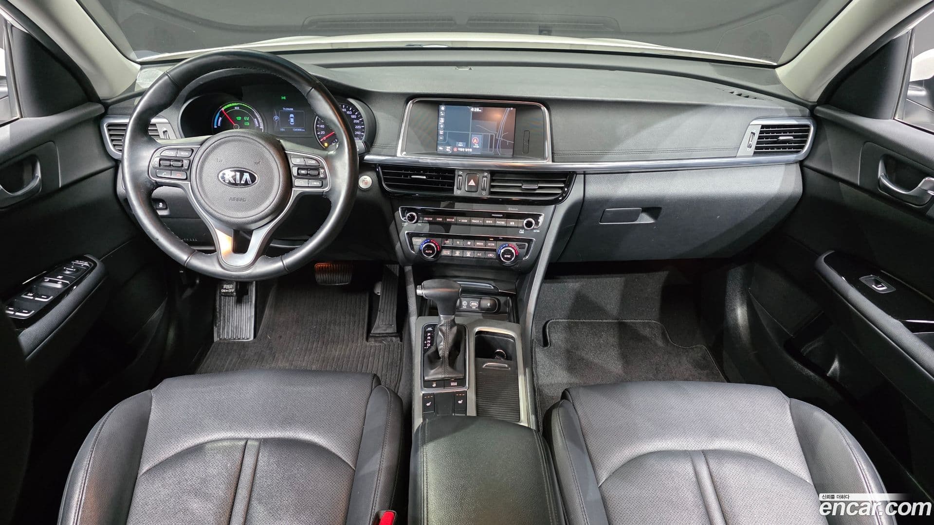 Main__Slider__Photo:K5 Kia 2016.4-6