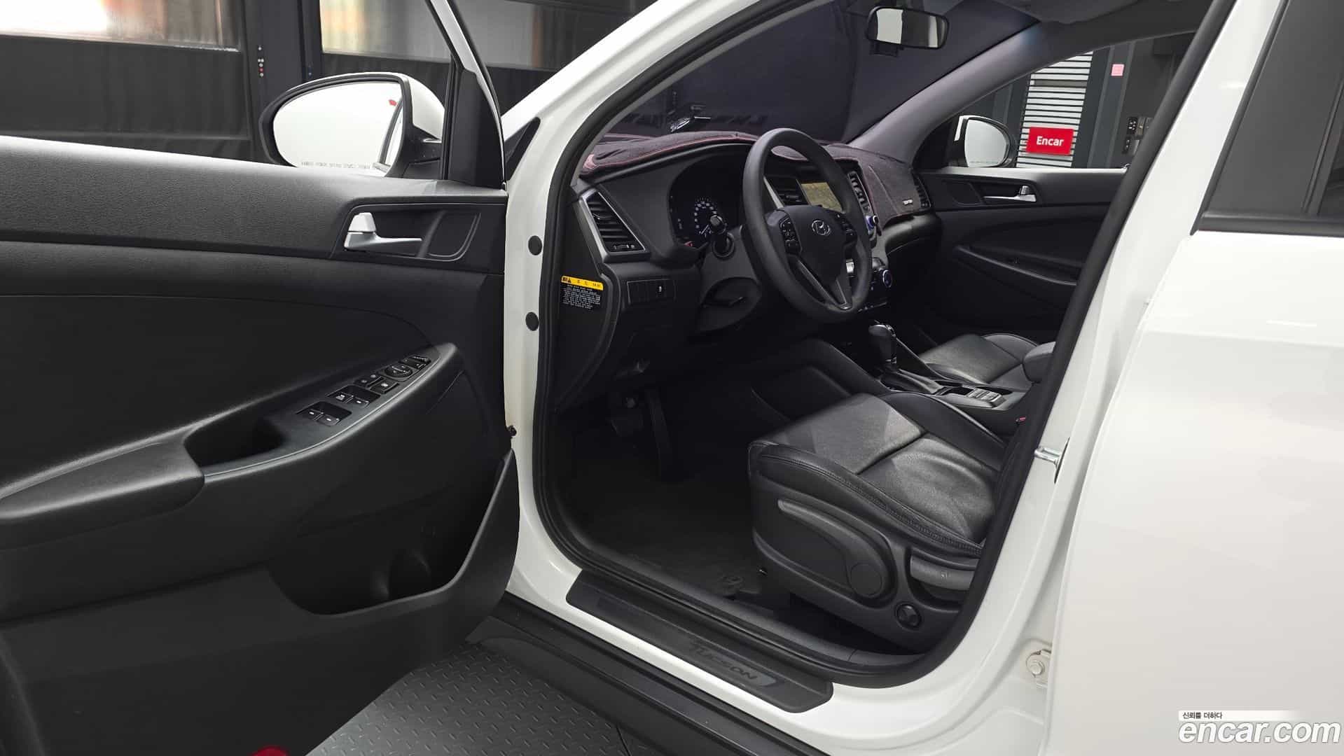 Tucson Hyundai 2017.2-INNER-010
