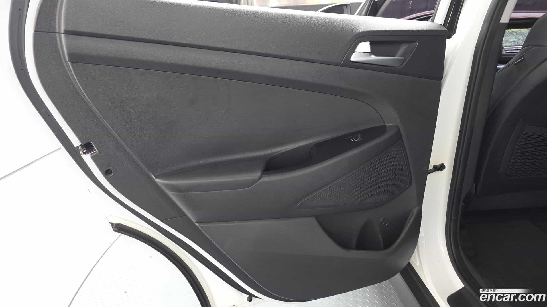 Tucson Hyundai 2017.2-INNER-035
