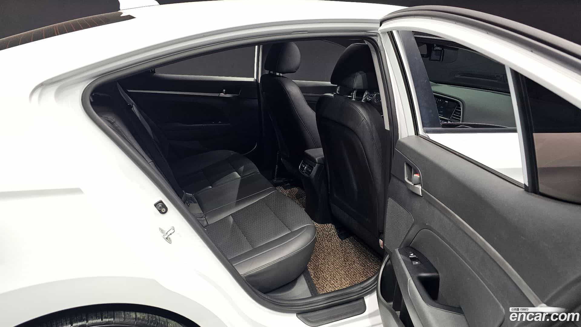 AVANTE Hyundai 2019.2-OPTION-015
