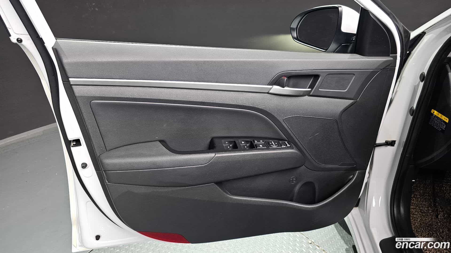 AVANTE Hyundai 2019.2-INNER-034