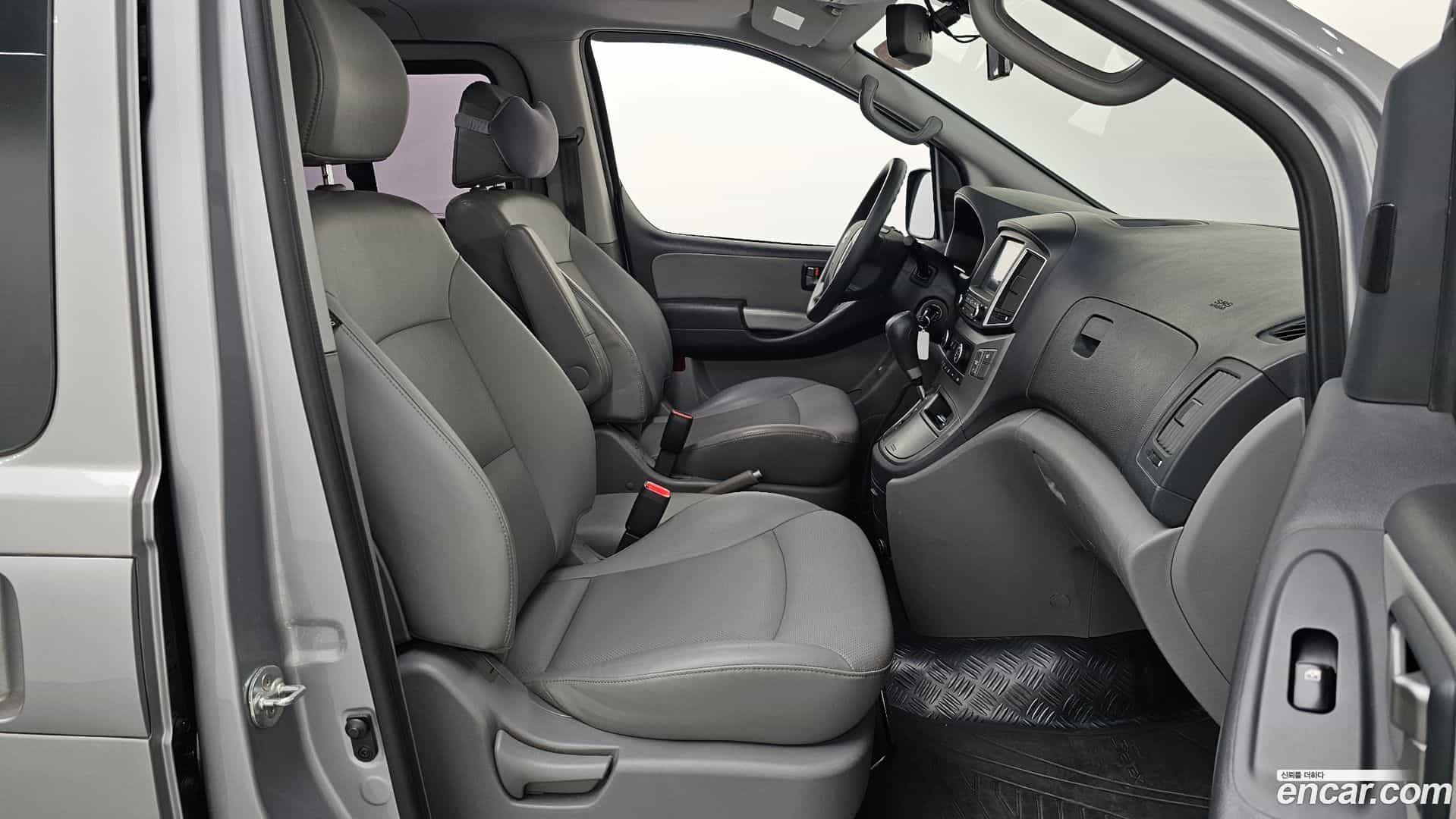 Starex Hyundai 2017.6-OPTION-015