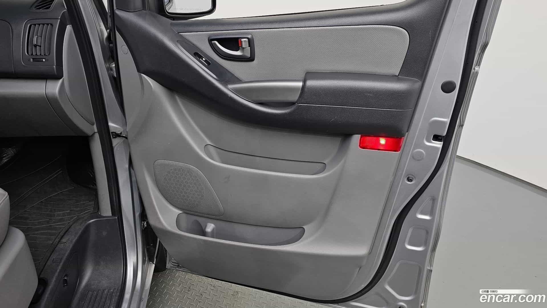 Starex Hyundai 2017.6-INNER-035