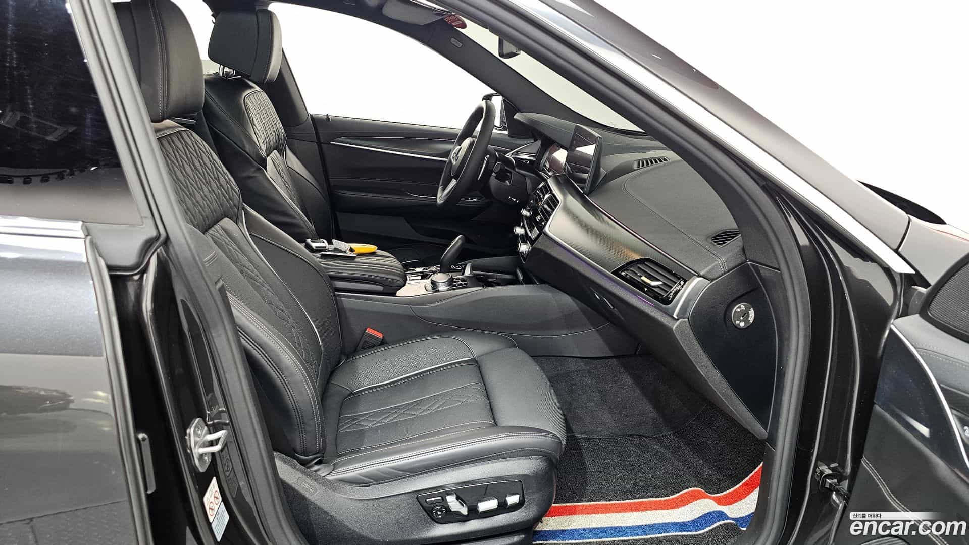 Gran Turismo BMW 2023.6-INNER-036