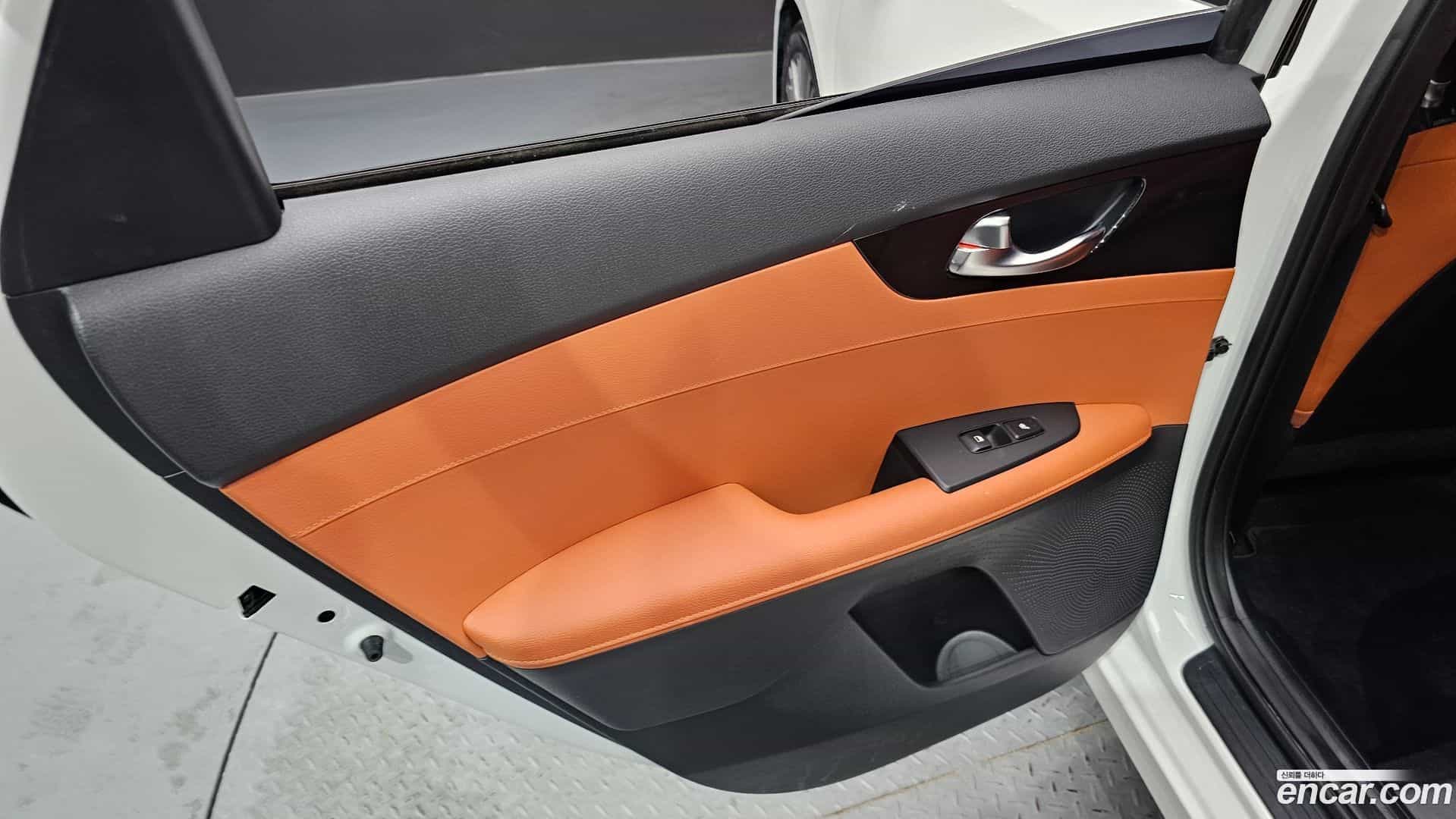 K3 Kia 2023.0-INNER-035