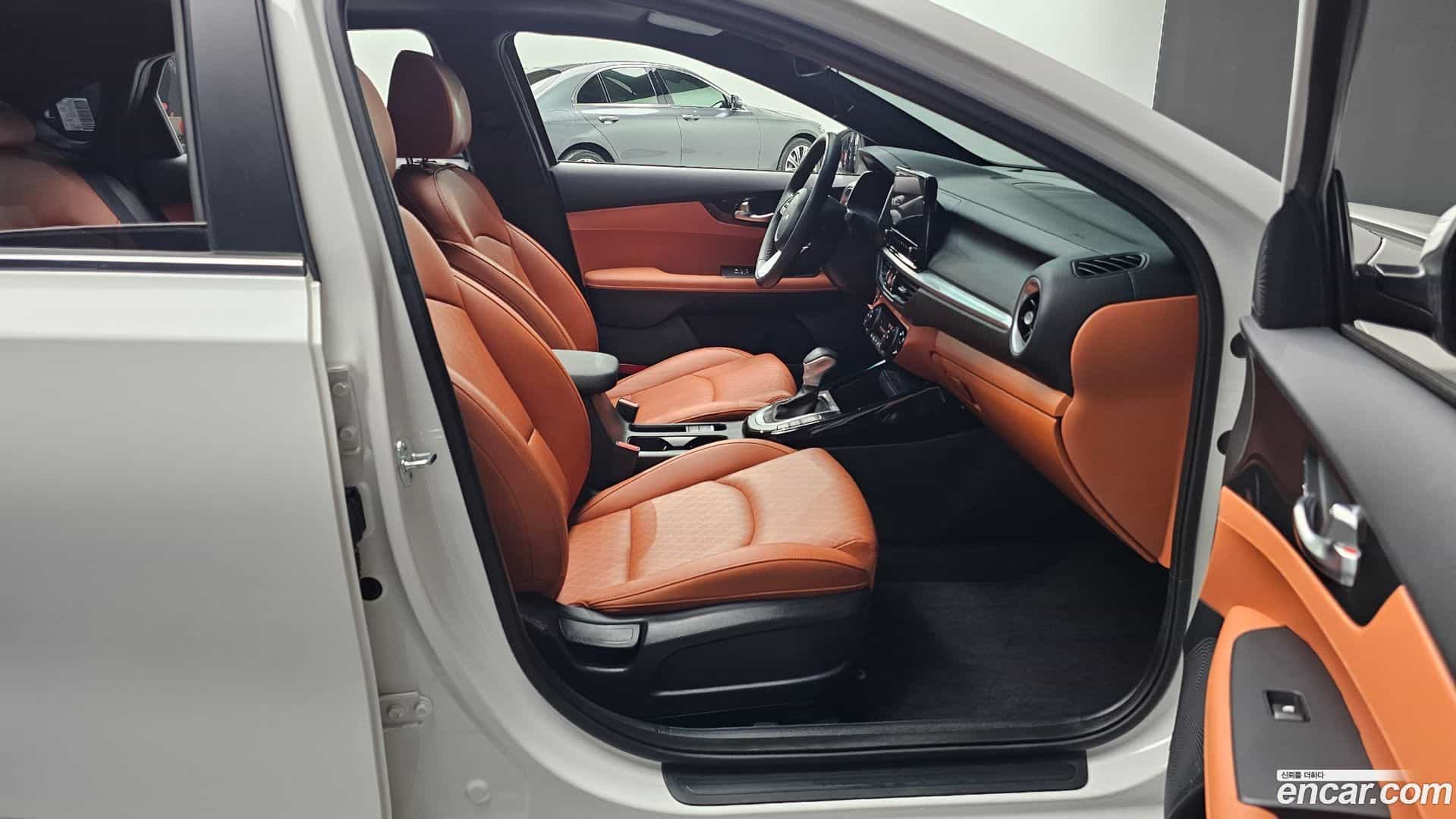 K3 Kia 2023.0-INNER-036