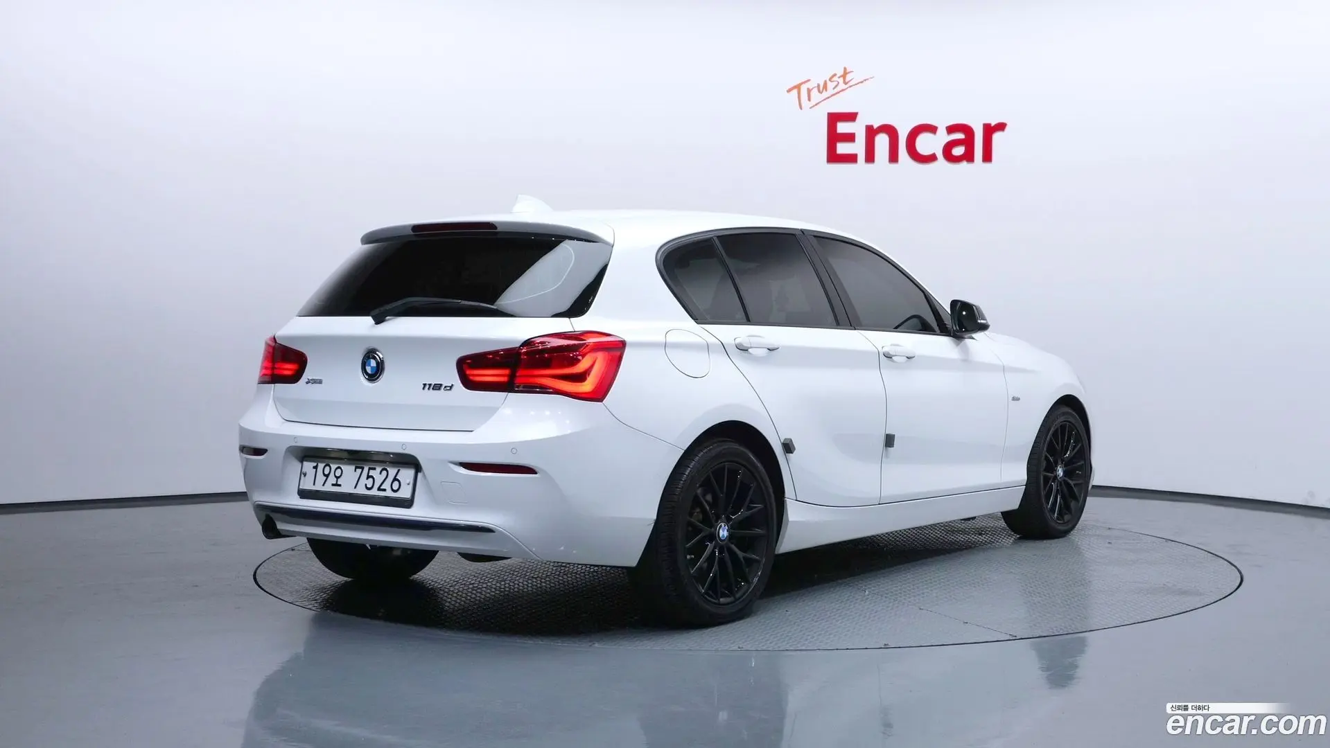 Main__Slider__Photo:1-Series BMW 2016.2-1