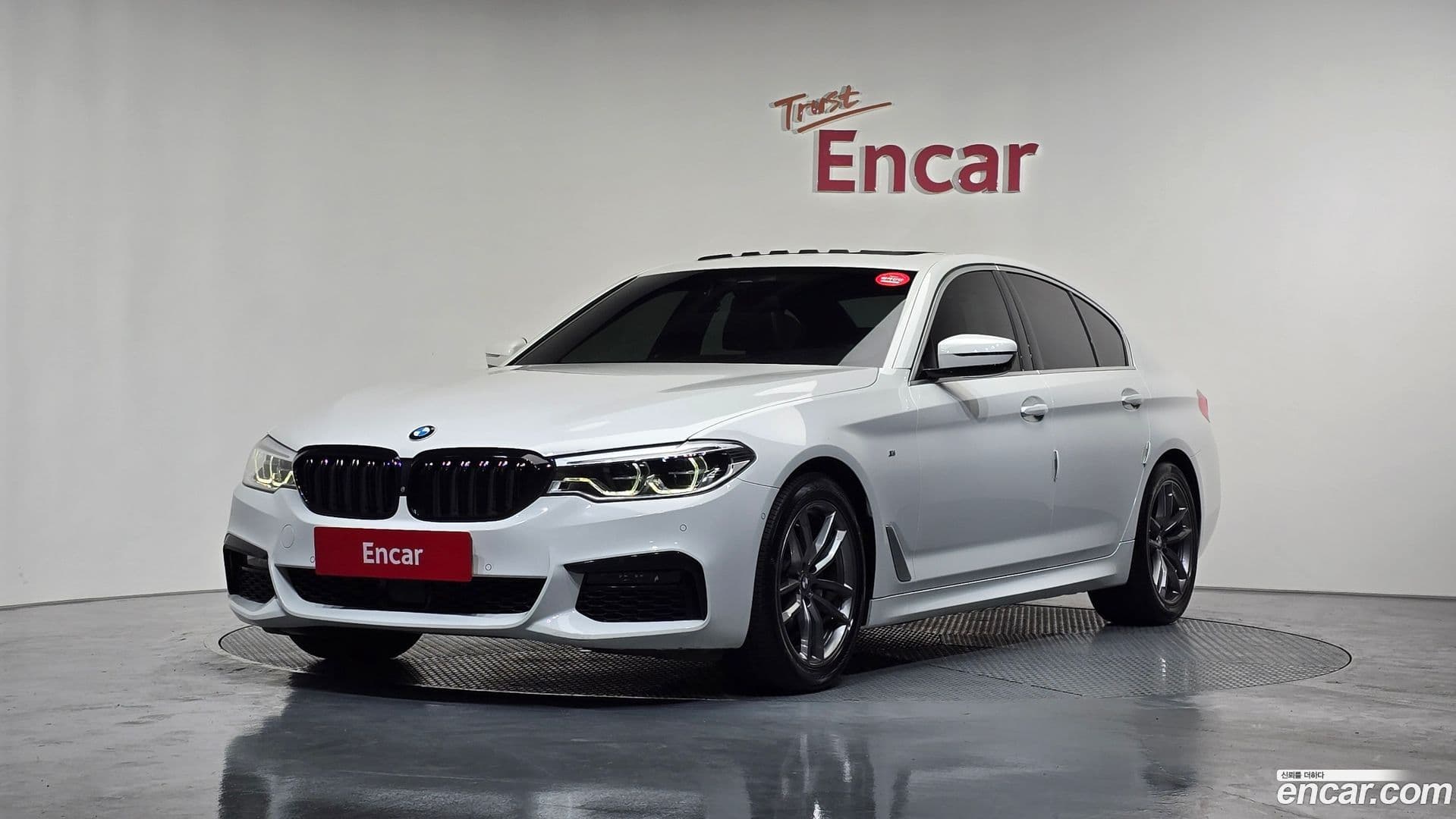 Main__Slider__Photo:5-Series BMW 2019.4-0