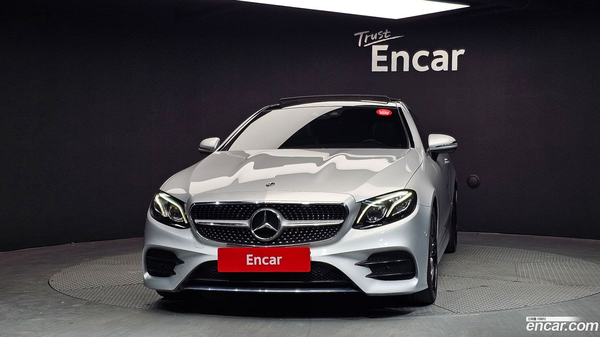 Main__Slider__Photo:E-Class Mercedes-Benz 2017.9-2