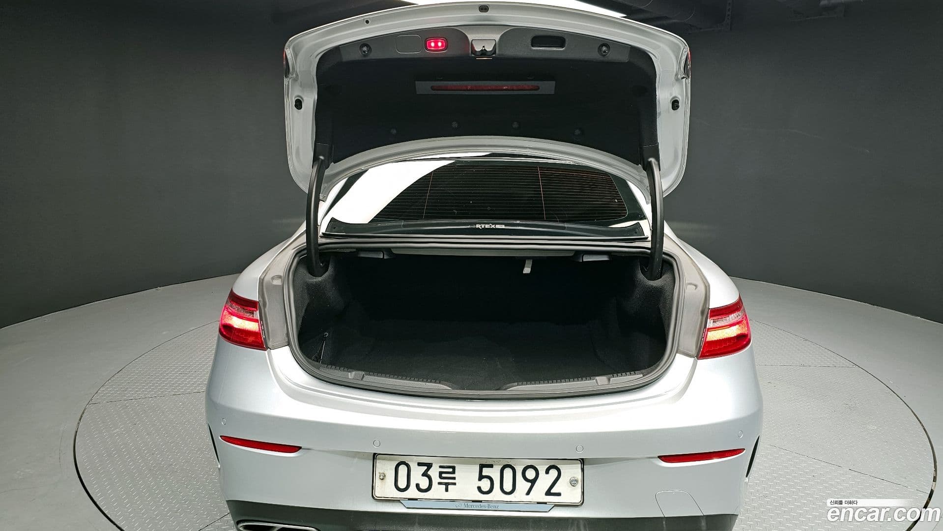 Main__Slider__Photo:E-Class Mercedes-Benz 2017.9-19
