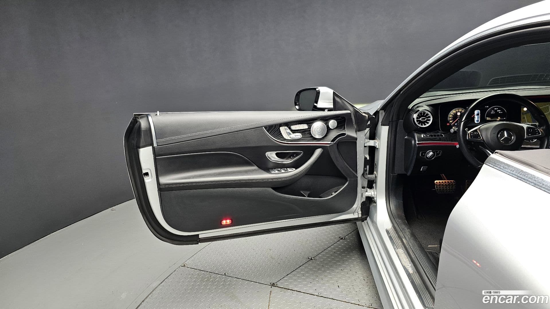 Main__Slider__Photo:E-Class Mercedes-Benz 2017.9-23