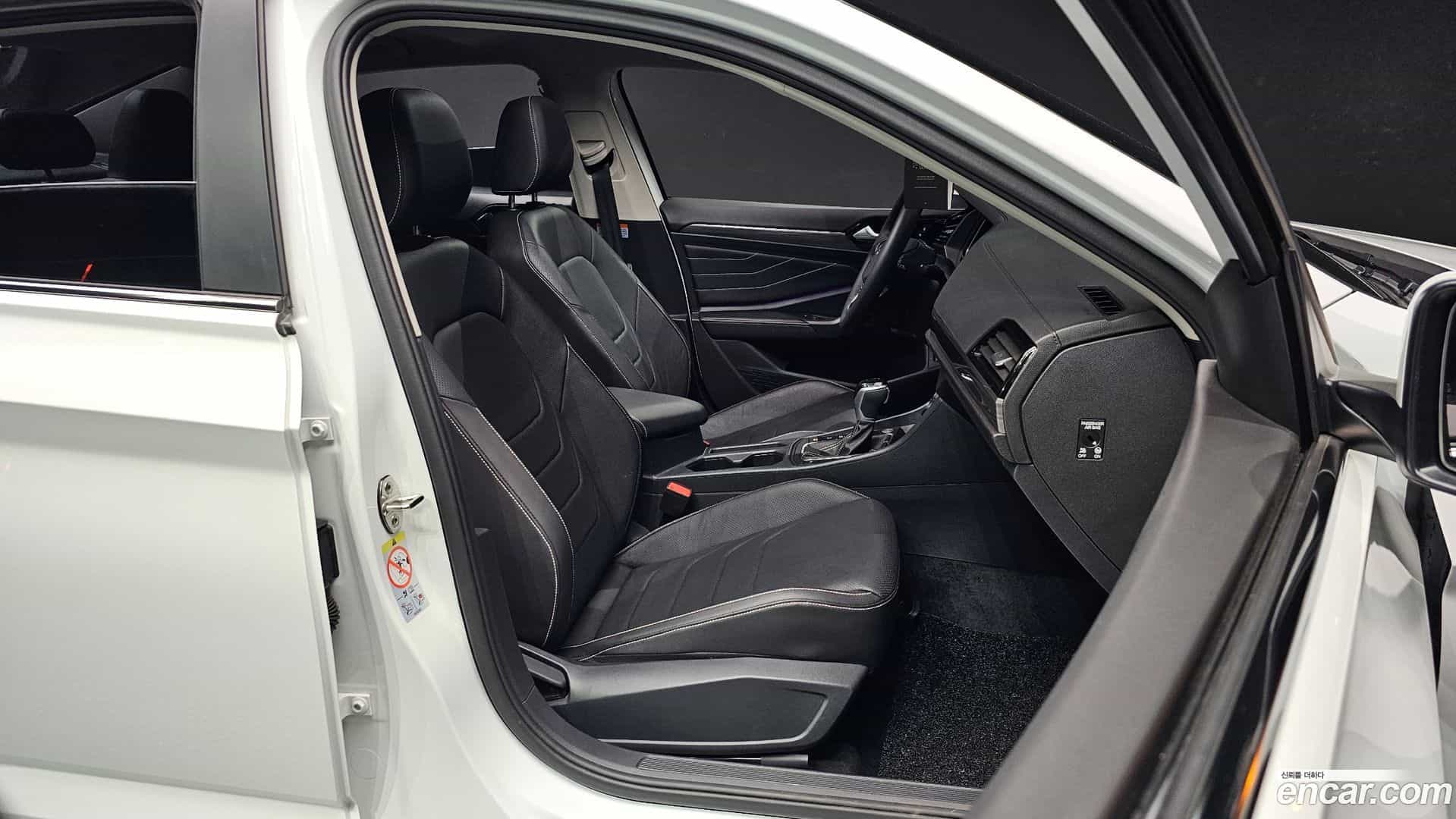 Jetta Volkswagen 2023.11-OPTION-016