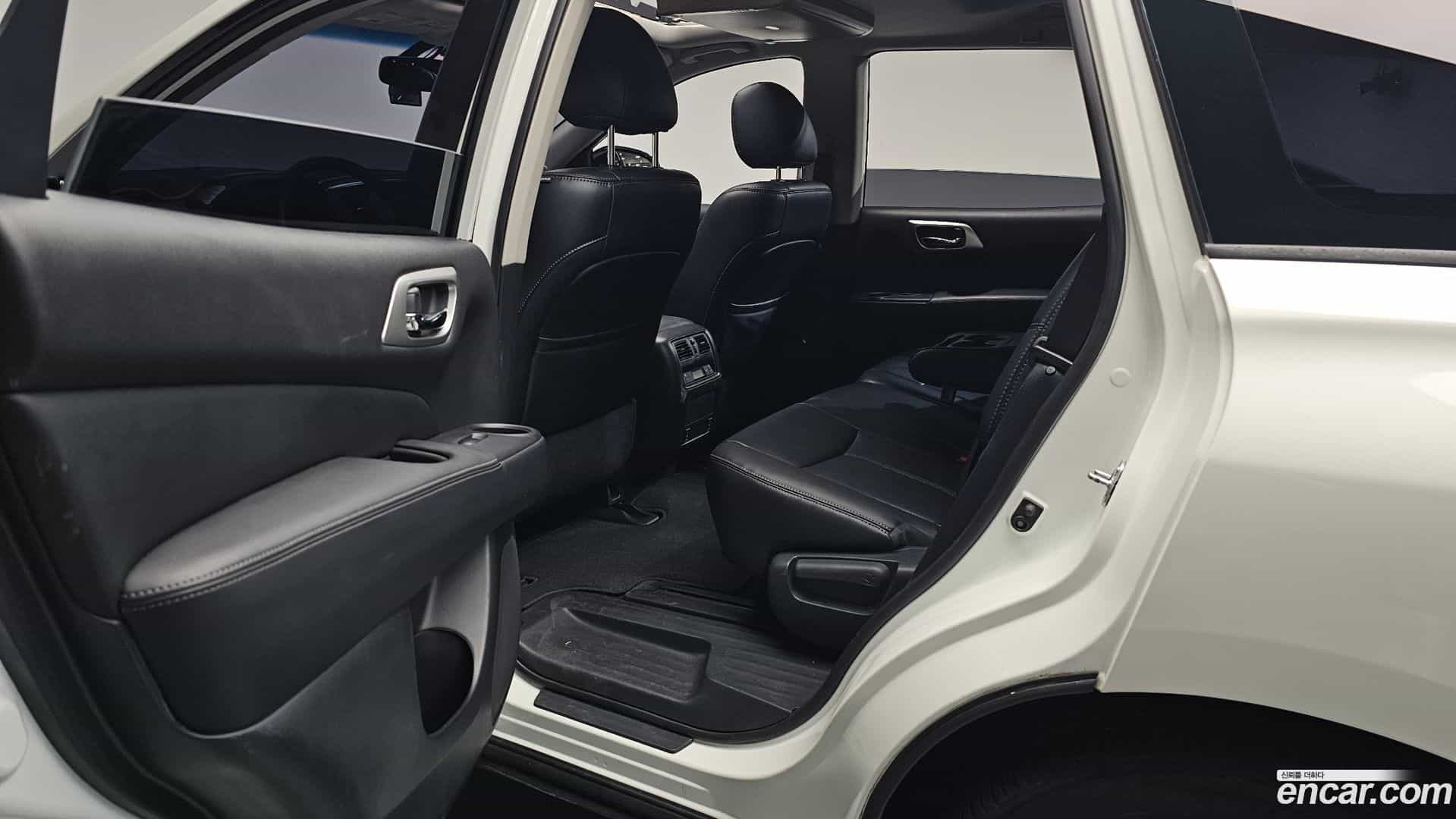 Pathfinder Nissan 2016.11-OPTION-015