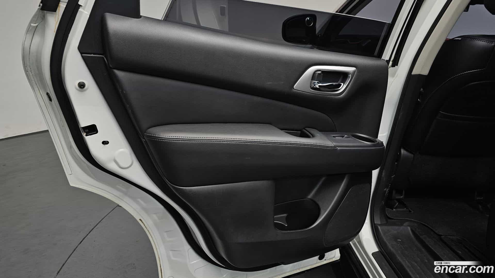 Pathfinder Nissan 2016.11-INNER-035