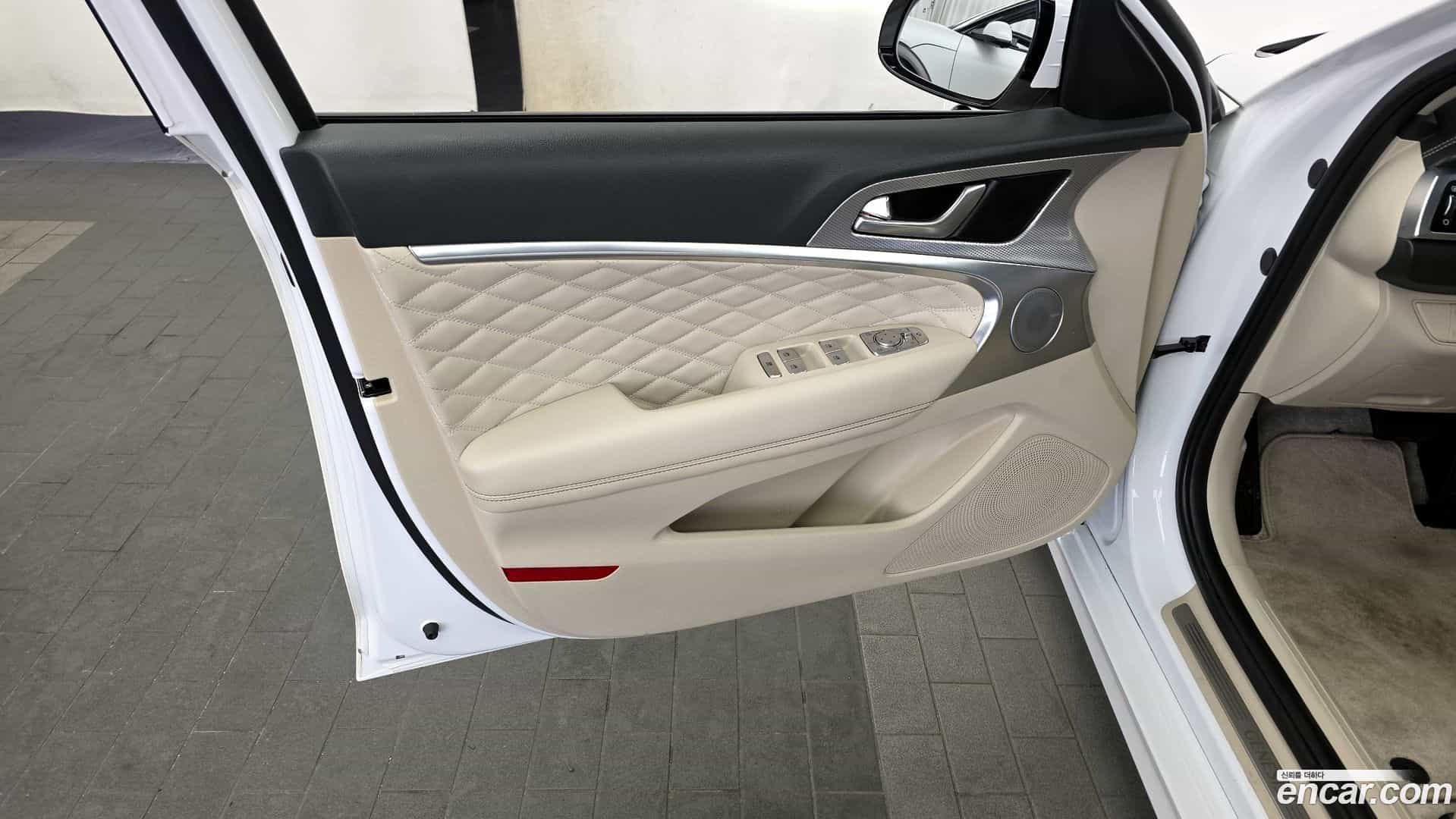 G70 Genesis 2021.11-INNER-034