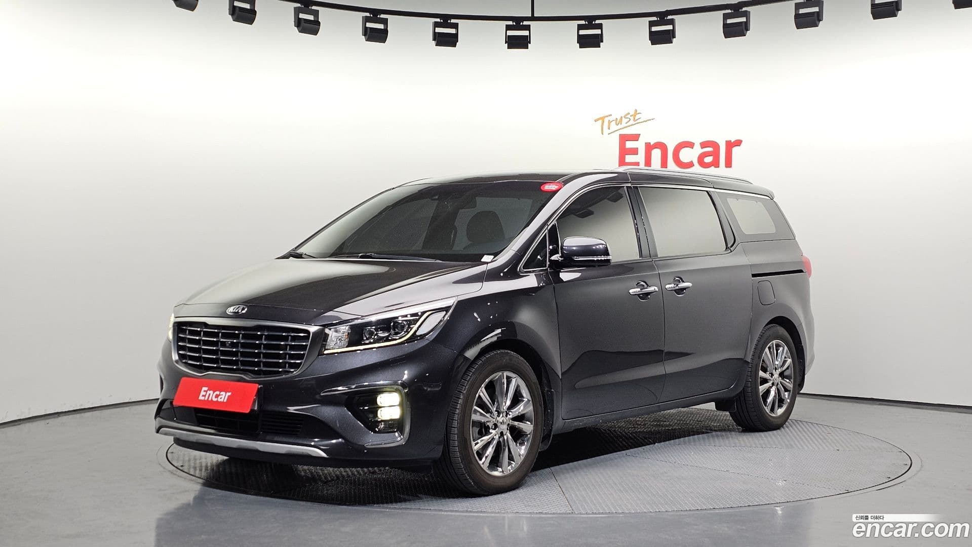 Main__Slider__Photo:Canival Kia 2019.1-0