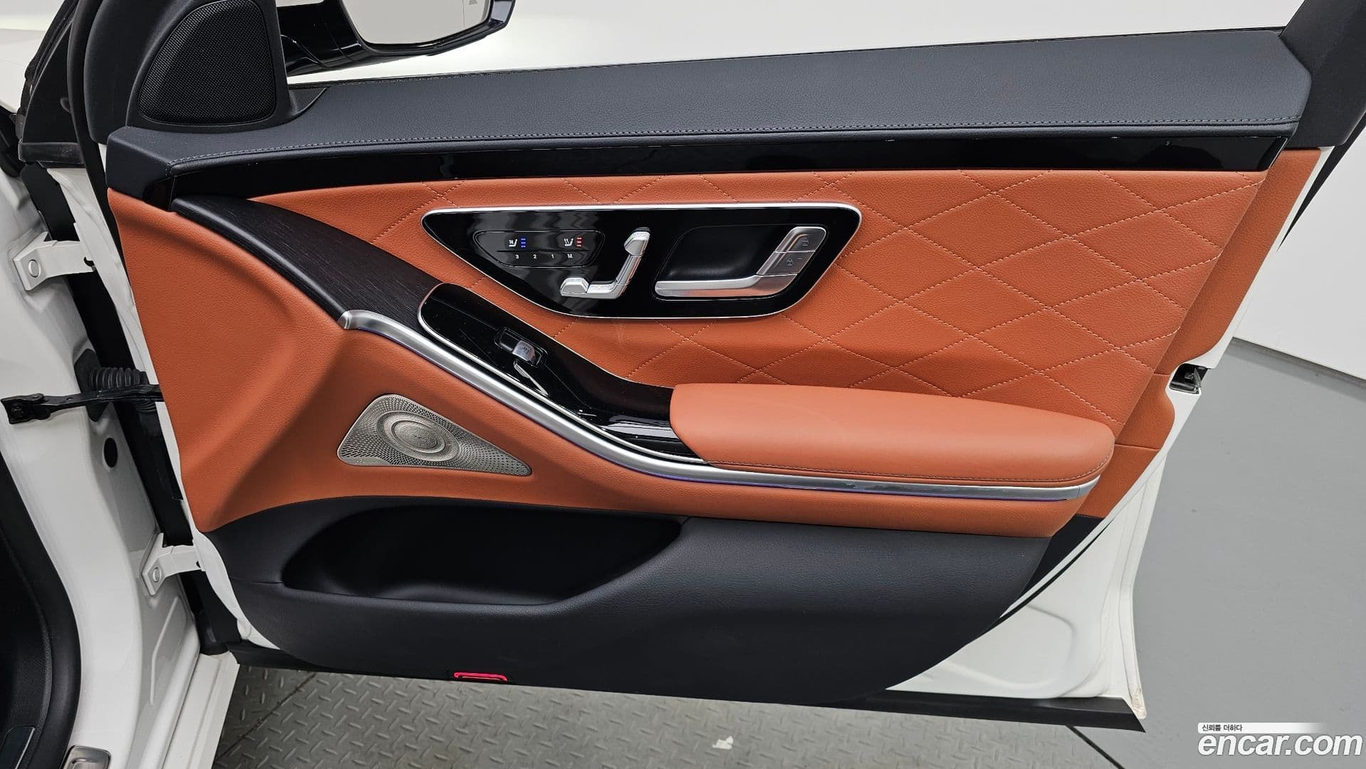 Main__Slider__Photo:S-Class Mercedes-Benz 2022.0-24